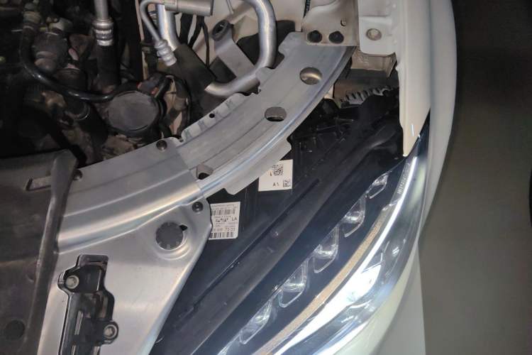 Used Mercedes-Benz C-Class 2015 Revised C 200 L Sport Edition Engine Bay Left