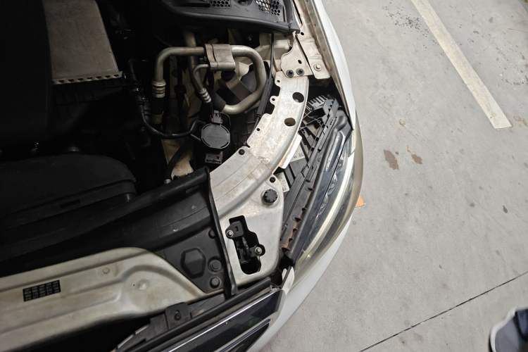 Used Mercedes-Benz C-Class 2015 C 180 L Engine Bay Left