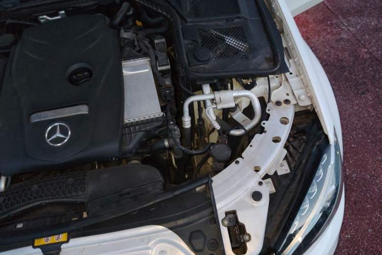 Used Mercedes-Benz C-Class 2015 C 200 station wagon Engine Bay Left
