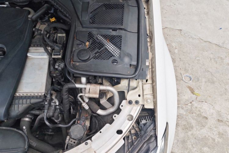 Used Mercedes-Benz C-Class 2015 C 200 Sport Edition 4MATIC Engine Bay Left