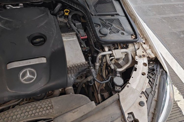 Used Mercedes-Benz C-Class 2015 C 200 L Engine Bay Left