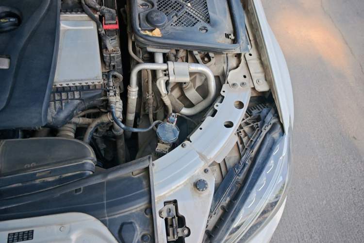 Used Mercedes-Benz C-Class 2015 C 180 L Sport Edition Engine Bay Left