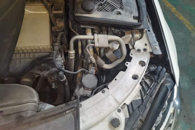Used Mercedes-Benz C-Class 2015 Revised C 200 L Sport Edition Engine Bay Left