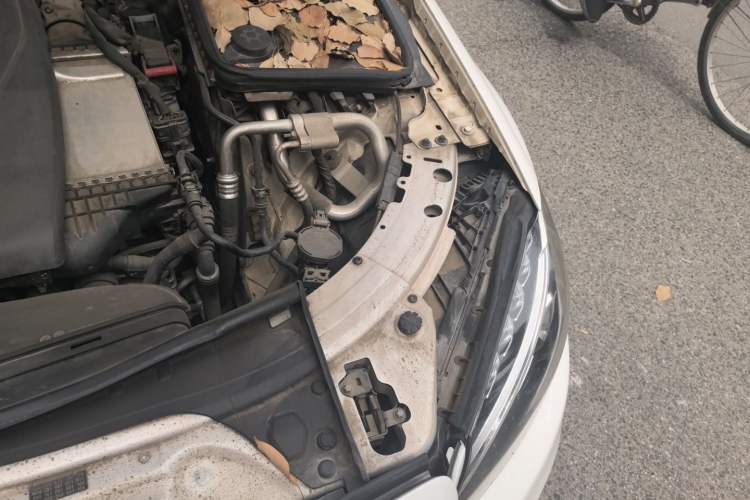 Used Mercedes-Benz C-Class 2015 C 200 L Sport Edition Engine Bay Left