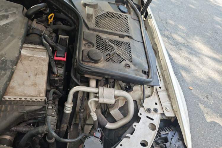 Used Mercedes-Benz C-Class 2015 C 200 L Sport Edition Engine Bay Left