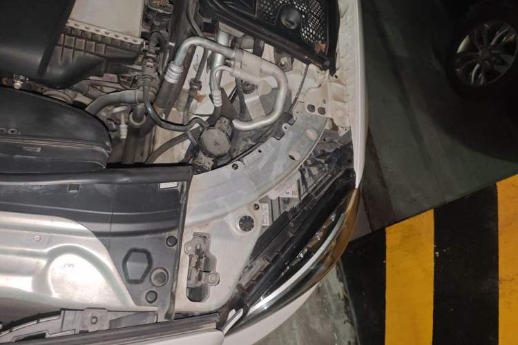 Used Mercedes-Benz C-Class 2015 C 200 Sport Edition Engine Bay Left