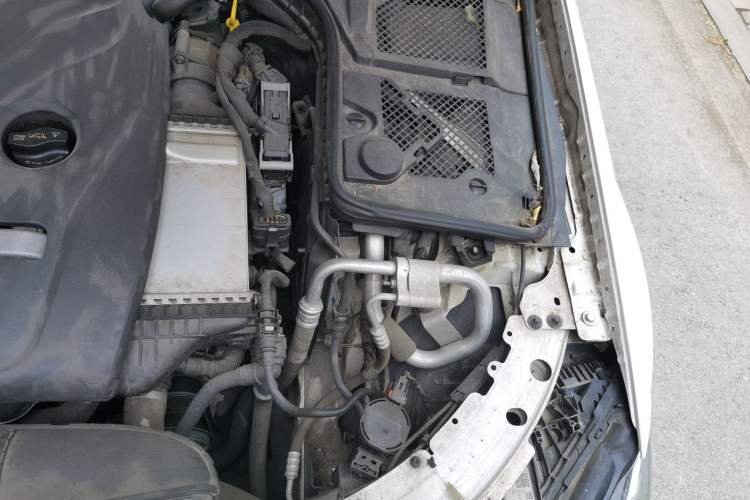 Used Mercedes-Benz C-Class 2015 C 260 L Engine Bay Left