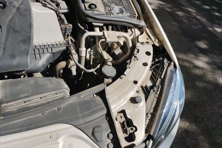 Used Mercedes-Benz C-Class 2015 C 200 station wagon Engine Bay Left
