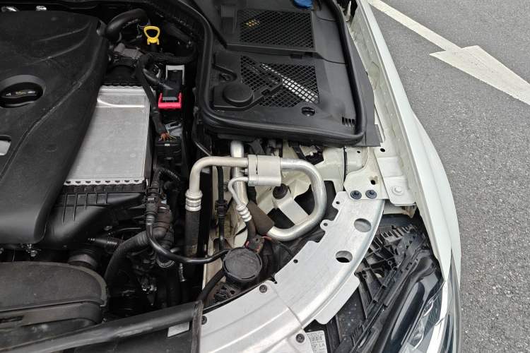 Used Mercedes-Benz C-Class 2015 C 260 L Sport Edition Engine Bay Left