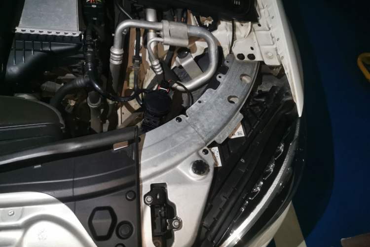 Used Mercedes-Benz C-Class 2015 C 180 L Engine Bay Left