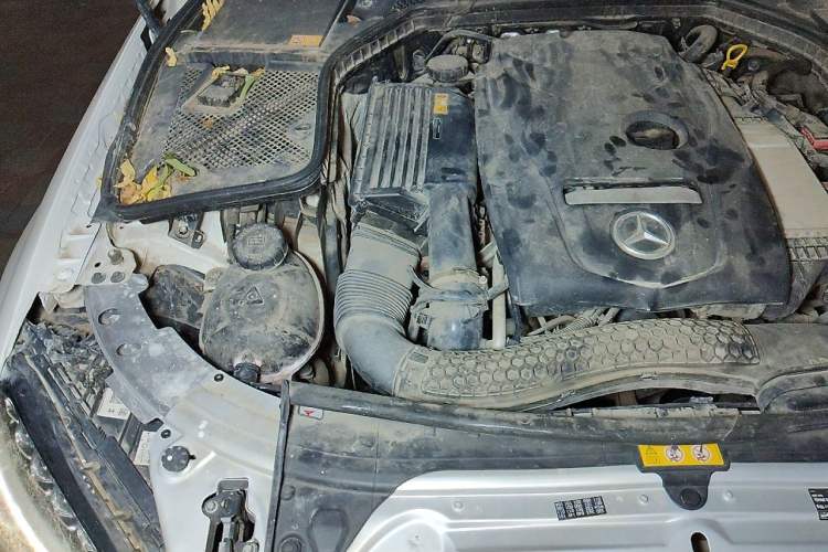 Used Mercedes-Benz C-Class 2015 C 200 L Sport Edition Engine Bay Right