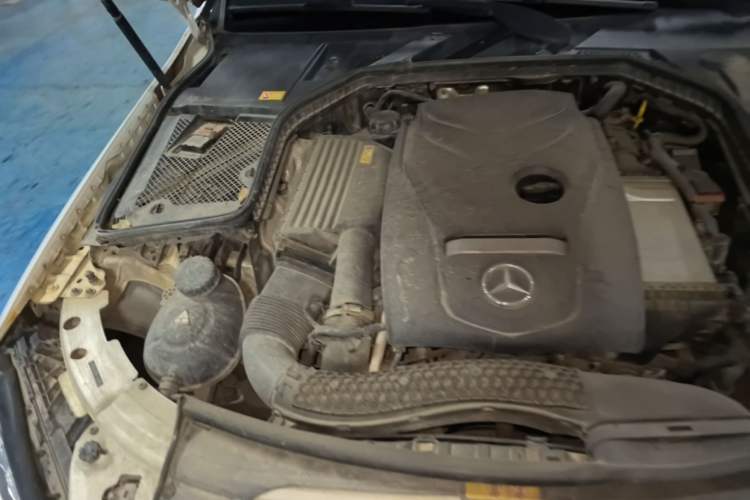 Used Mercedes-Benz C-Class 2015 C 200 L Sport Edition Engine Bay Right