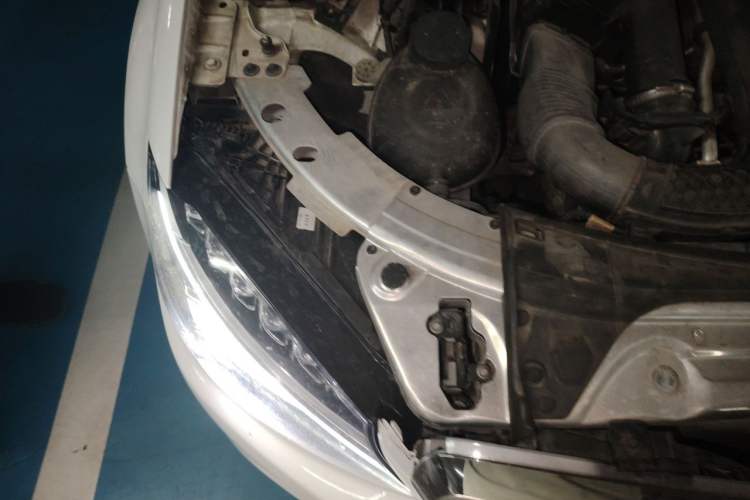 Used Mercedes-Benz C-Class 2015 Facelift C 200 L Engine Bay Right