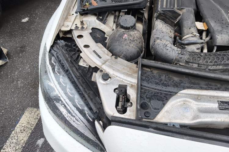 Used Mercedes-Benz C-Class 2015 Revised C 200 L Sport Edition Engine Bay Right