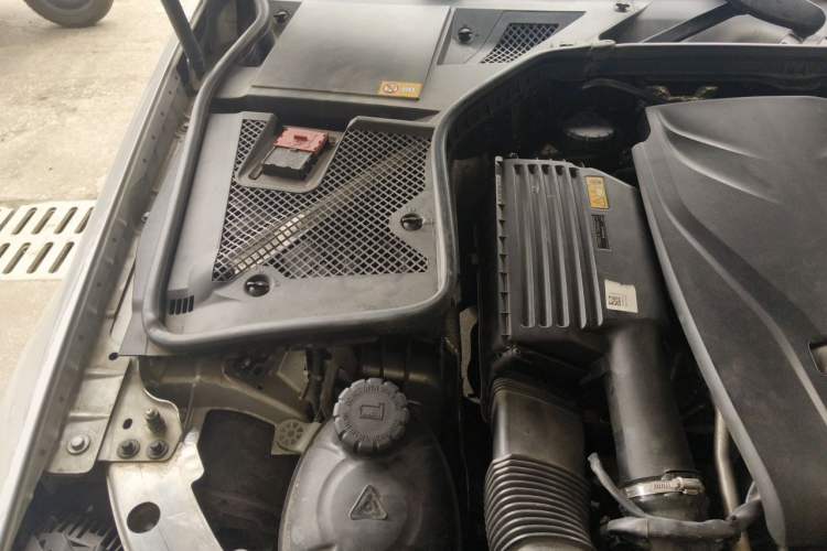 Used Mercedes-Benz C-Class 2015 C 200 L Sport Edition Engine Bay Right