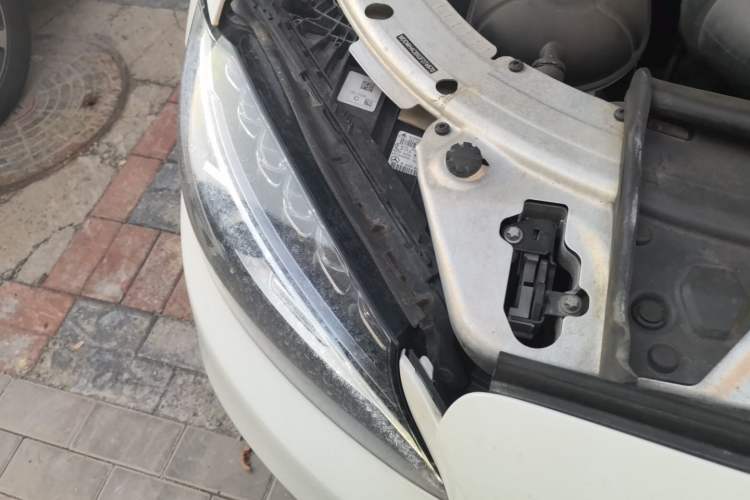 Used Mercedes-Benz C-Class 2015 C 200 station wagon Engine Bay Right