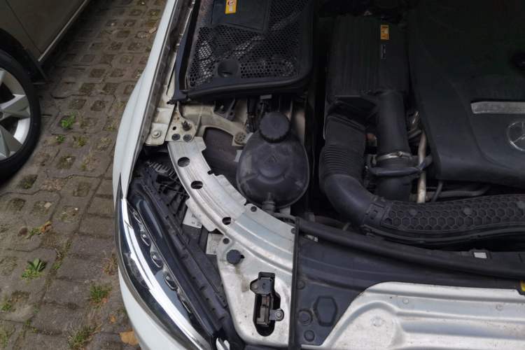 Used Mercedes-Benz C-Class 2015 Revised C 200 L Sport Edition Engine Bay Right