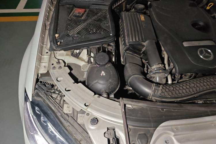 Used Mercedes-Benz C-Class 2015 C 200 station wagon Engine Bay Right