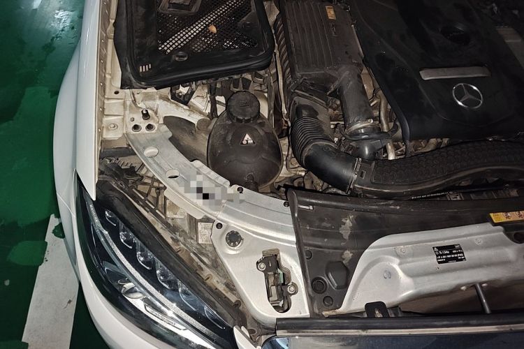 Used Mercedes-Benz C-Class 2015 C 200 L Engine Bay Right