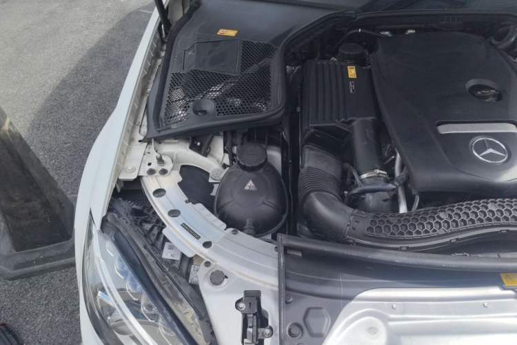 Used Mercedes-Benz C-Class 2015 C 200 station wagon Engine Bay Right