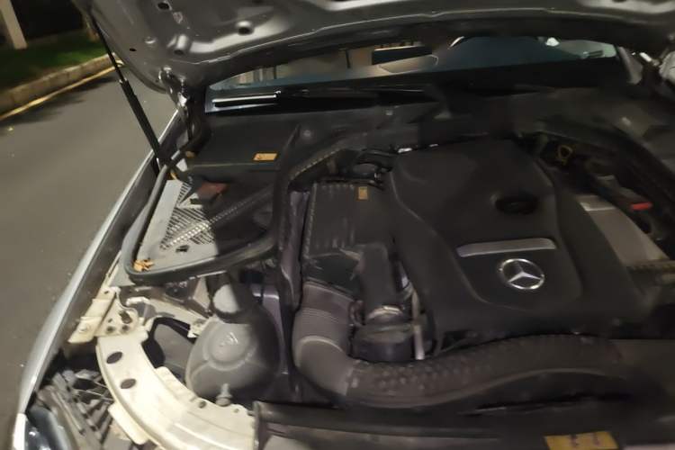 Used Mercedes-Benz C-Class 2015 C 200 L Engine Bay Right