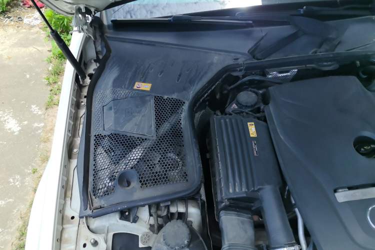 Used Mercedes-Benz C-Class 2015 C 200 station wagon Engine Bay Right