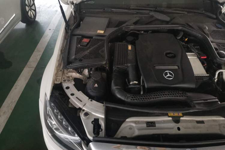 Used Mercedes-Benz C-Class 2015 C 200 L Engine Bay Right