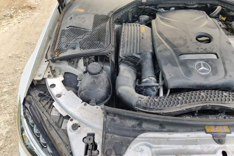 Used Mercedes-Benz C-Class 2015 Facelift C 200 L Engine Bay Right
