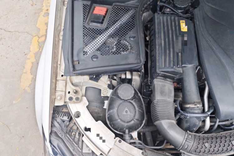Used Mercedes-Benz C-Class 2015 C 200 Sport Edition 4MATIC Engine Bay Right