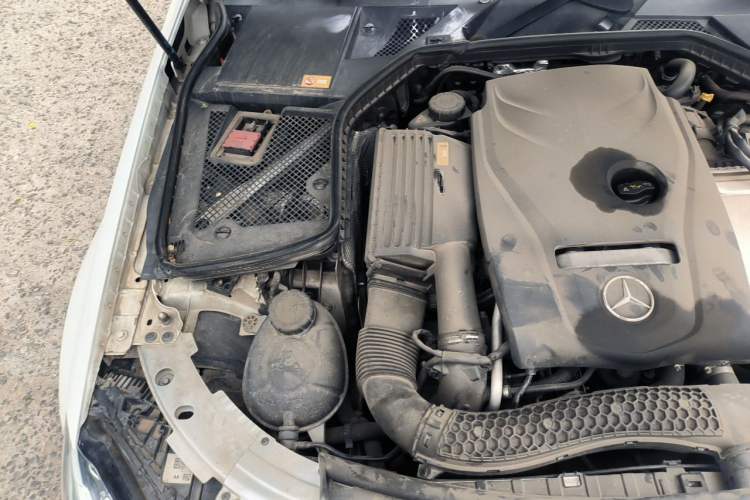 Used Mercedes-Benz C-Class 2015 C 200 L Engine Bay Right