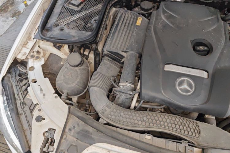 Used Mercedes-Benz C-Class 2015 C 200 L Engine Bay Right