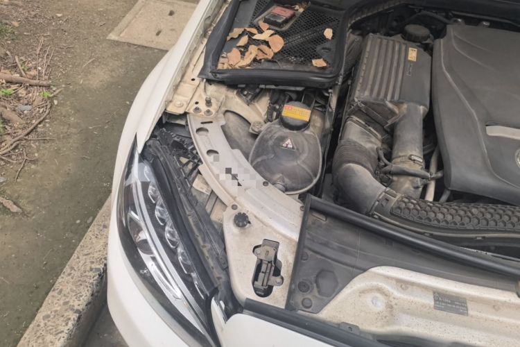 Used Mercedes-Benz C-Class 2015 C 200 L Sport Edition Engine Bay Right