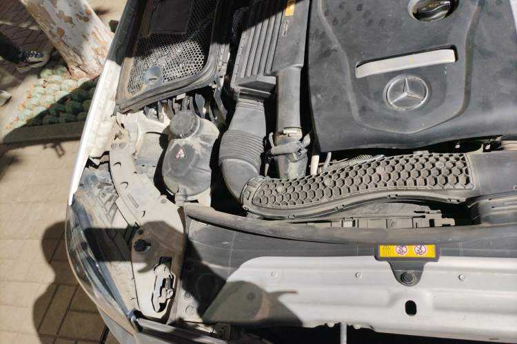 Used Mercedes-Benz C-Class 2015 C 200 station wagon Engine Bay Right