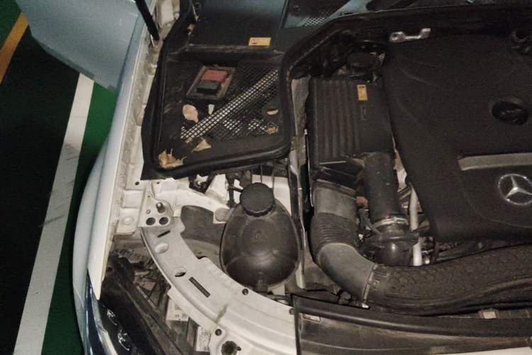 Used Mercedes-Benz C-Class 2015 C 200 L Engine Bay Right