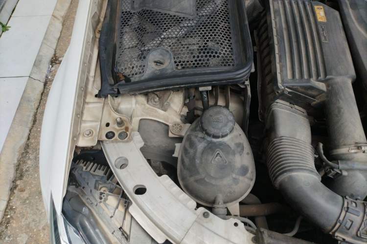 Used Mercedes-Benz C-Class 2015 Revised C 200 L Sport Edition Engine Bay Right