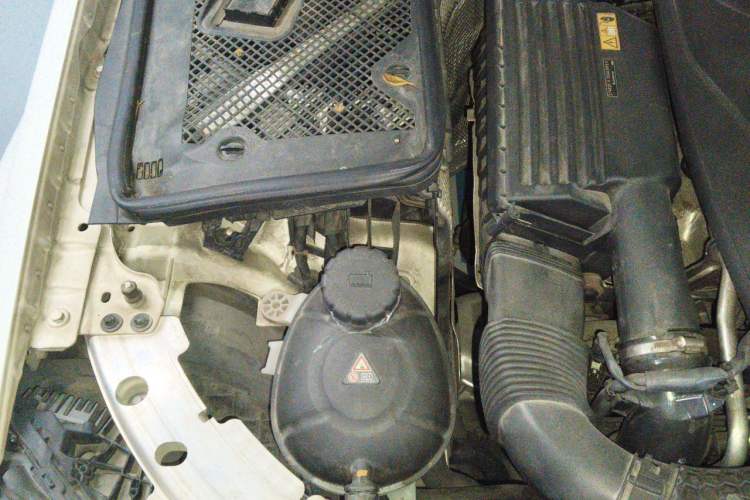 Used Mercedes-Benz C-Class 2015 C 200 station wagon Engine Bay Right