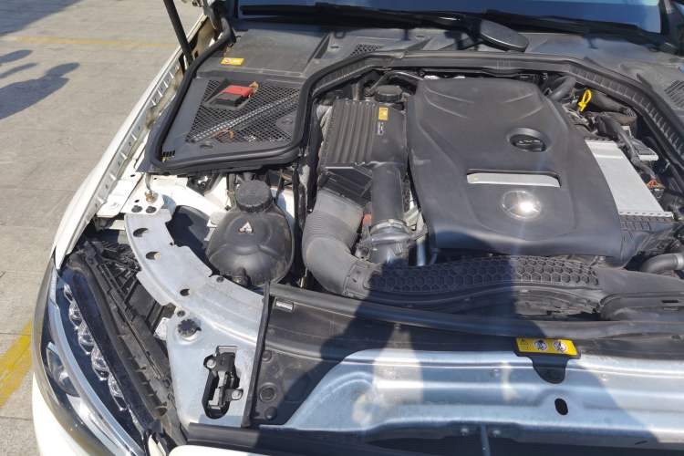 Used Mercedes-Benz C-Class 2015 C 200 station wagon Engine Bay Right