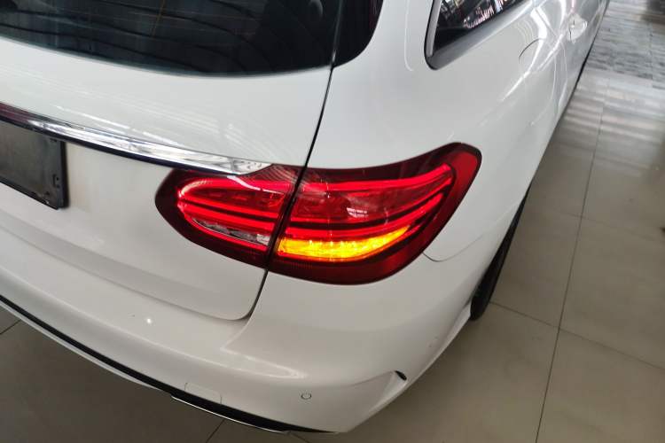 Used Mercedes-Benz C-Class 2015 C 200 station wagon Exterior 1