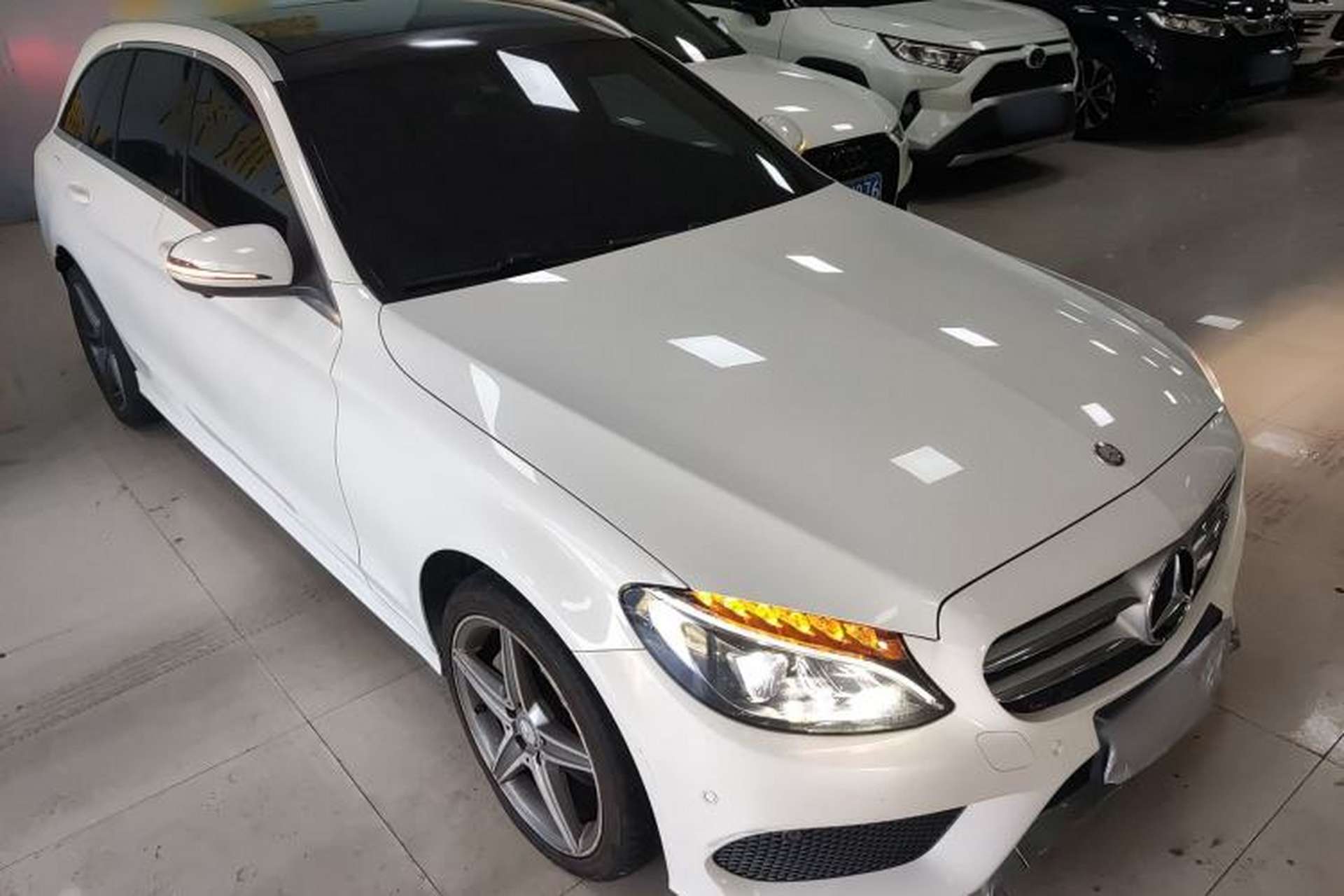 Used Mercedes-Benz C-Class 2015 C 200 station wagon Exterior 2