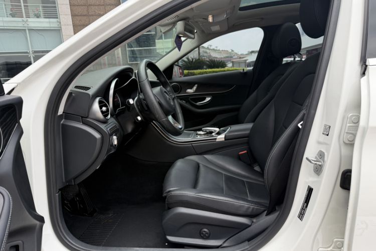 Used Mercedes-Benz C-Class 2015 C 200 station wagon Exterior 2