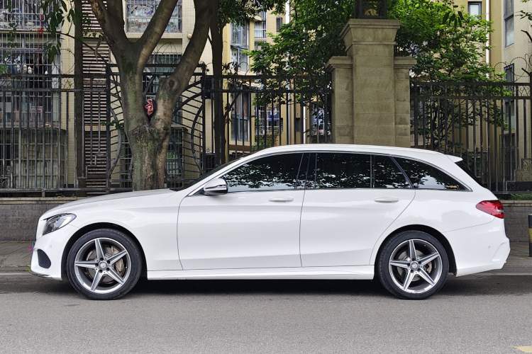 Used Mercedes-Benz C-Class 2015 C 200 station wagon Exterior 3