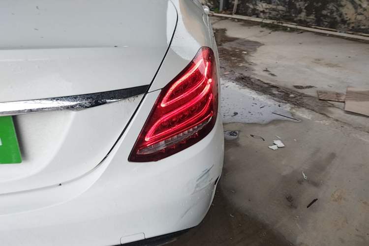 Used Mercedes-Benz C-Class 2015 C 200 Sport Edition Exterior 3