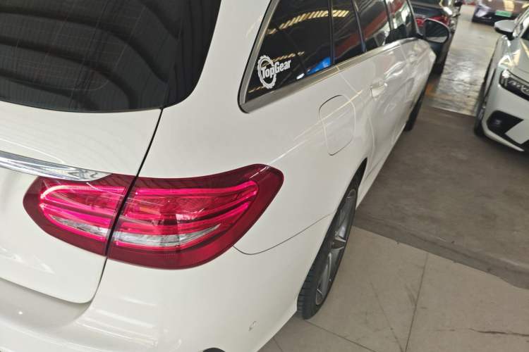 Used Mercedes-Benz C-Class 2015 C 200 station wagon Exterior 3