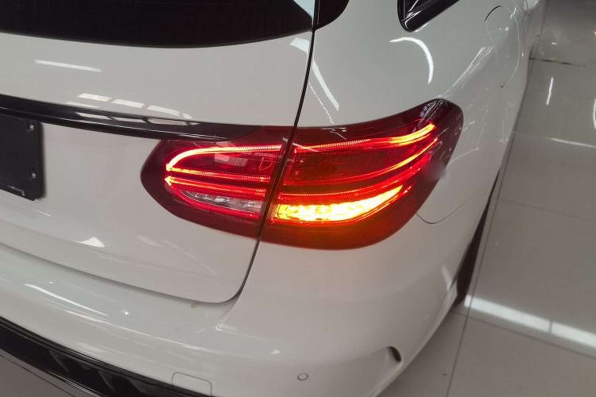 Used Mercedes-Benz C-Class 2015 C 200 station wagon Exterior 3