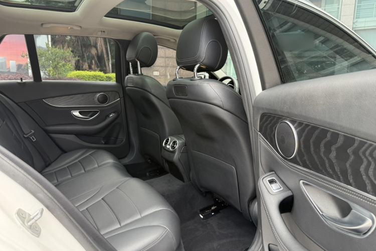 Used Mercedes-Benz C-Class 2015 C 200 station wagon Exterior 3