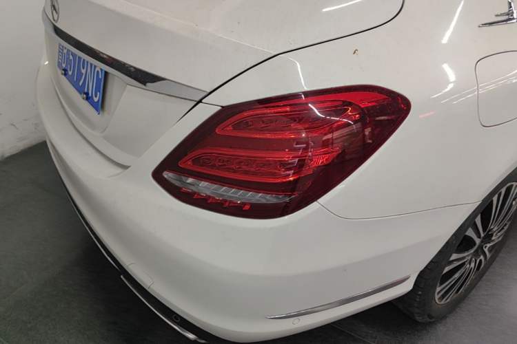 Used Mercedes-Benz C-Class 2015 Facelift C 200 L Exterior 3