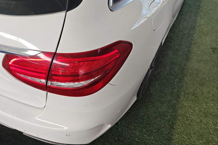 Used Mercedes-Benz C-Class 2015 C 200 station wagon Exterior 3