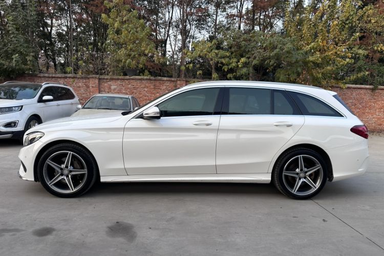 Used Mercedes-Benz C-Class 2015 C 200 station wagon Exterior 3