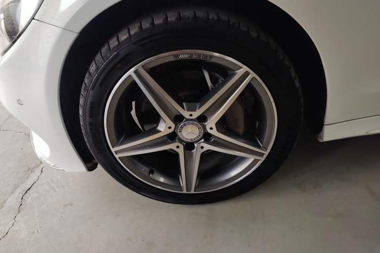Used Mercedes-Benz C-Class 2015 C 200 station wagon Exterior 4