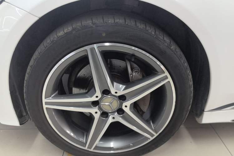 Used Mercedes-Benz C-Class 2015 C 200 station wagon Exterior 4